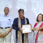 Shri-Ajit-Kumar-Jha-receiving-award-in-Painting-Category